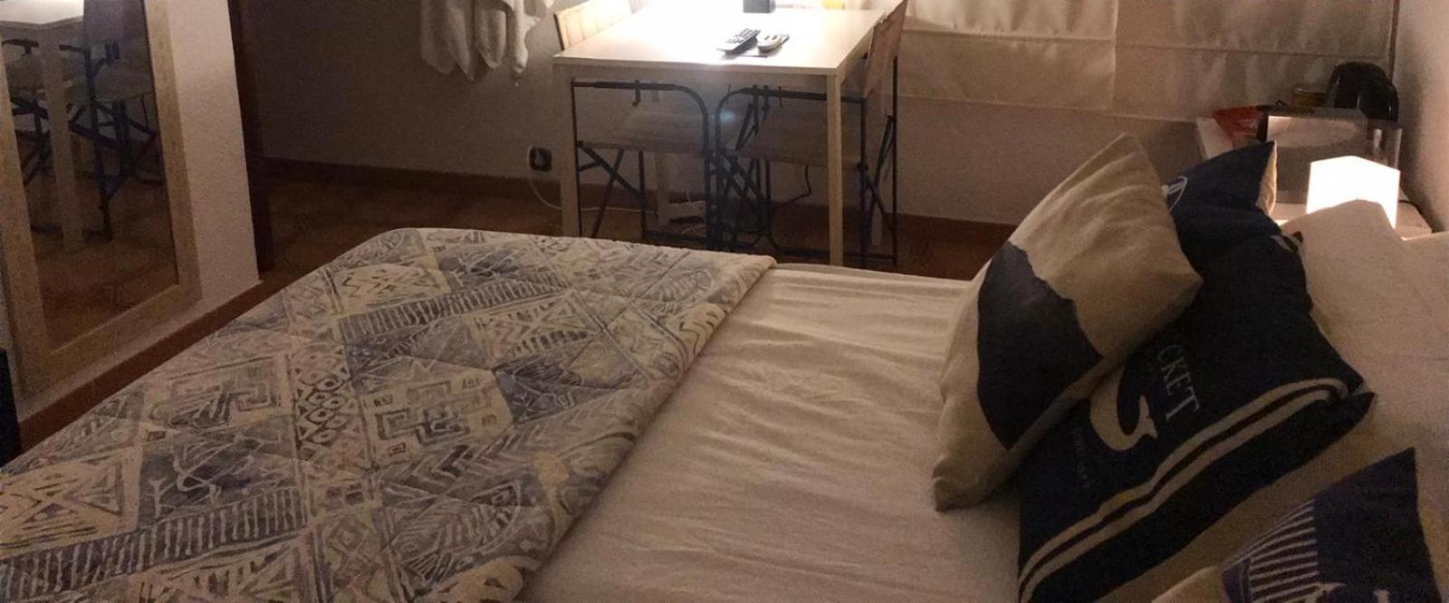 산타 폴라 Bed&Coffee - Habitacion En Vivienda Habitual 아파트 외부 사진